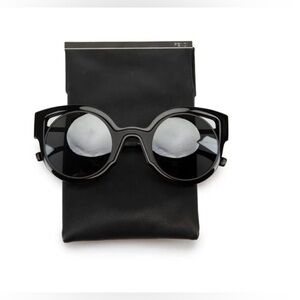Sunglasses Fendi Black in Plastic  brand new